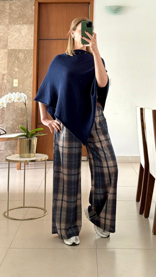 Blusa Tipo Poncho con Estoperoles