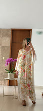 Cargar imagen en el visor de la galería, Vestido kaftán blanco floral, vista de detalle