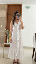 Cargar imagen en el visor de la galería, Vestido blanco de olanes, vista de detalle