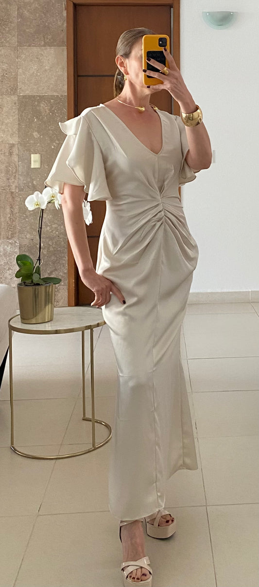 Vestido largo satinado champán con mangas de olán para mujer