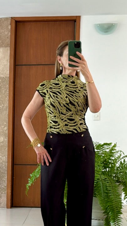 Blusa Negra y Verde sin Mangas con Textura