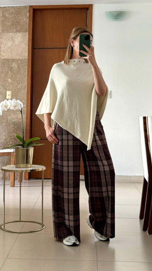 Blusa Tipo Poncho con Estoperoles