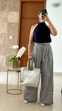 Cargar imagen en el visor de la galería, Jumpsuit azul marino de cuello halter, vista trasera
