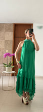 Cargar imagen en el visor de la galería, Vestido Verde con Escote Halter y Olanes