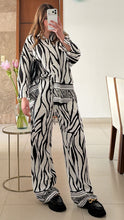 Cargar imagen en el visor de la galería, Set Zebra de Camisa y Pantalón Fluido