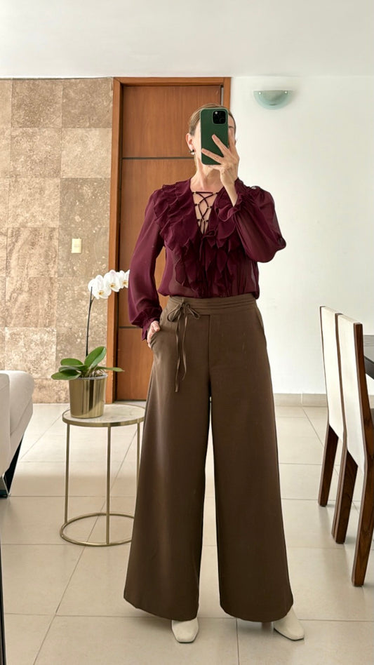Blusa Vino Con Cordones y Volantes