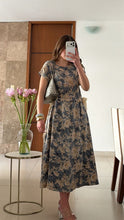 Cargar imagen en el visor de la galería, Vestido Midi Floral con Lazos Laterales