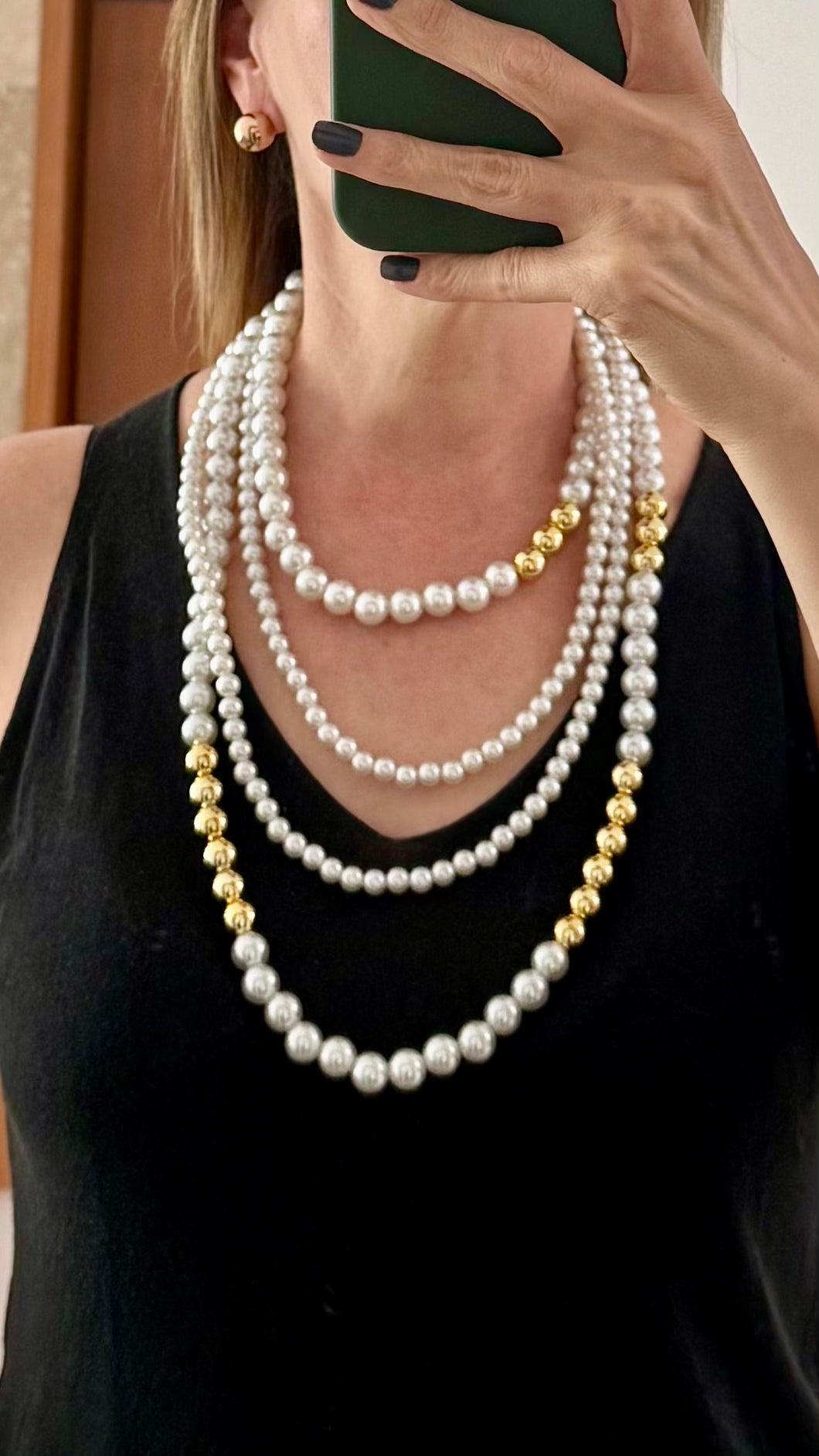 Collar de Varias Hileras con Detalles Dorados, vista de detalle