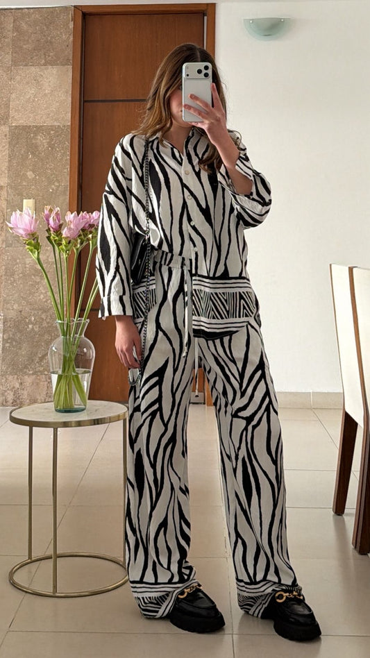 Set Zebra de Camisa y Pantalón Fluido