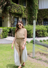 Cargar imagen en el visor de la galería, Top camel corto estructurado para mujer