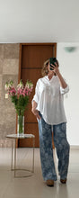 Cargar imagen en el visor de la galería, Camisa Blanca con Lentejuelas