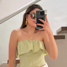 Cargar imagen en el visor de la galería, Top strapless verde pistache con olán para mujer
