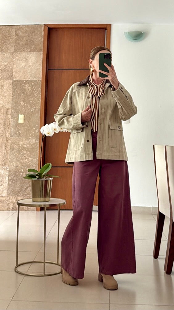 Chaqueta Beige a Rayas con Cuello en Contraste