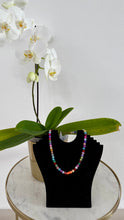 Cargar imagen en el visor de la galería, Collar Multicolor Corto con Dije
