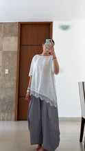 Cargar imagen en el visor de la galería, Blusa Entrambi
