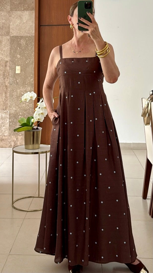 Vestido largo chocolate con lunares, vista de detalle