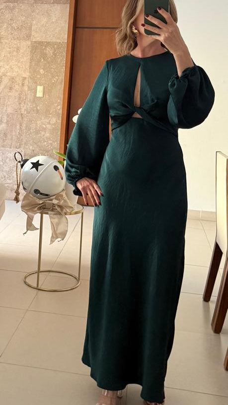 Vestido largo esmeralda satinado con abertura para mujer