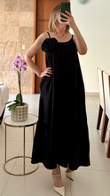Cargar imagen en el visor de la galería, Vestido Negro con Flor
