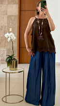 Cargar imagen en el visor de la galería, Blusa Chocolate de Lino con Crochet
