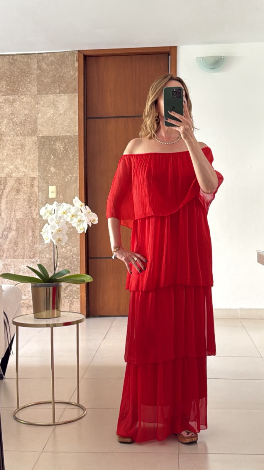 Vestido Rojo con Capas y Escote Off Shoulder