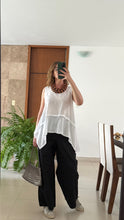 Cargar imagen en el visor de la galería, Blusa Asimétrica de Lino Blanca
