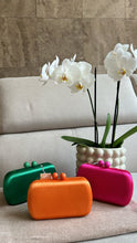 Cargar imagen en el visor de la galería, Bolsa tipo Clutch Liso
