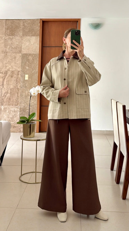 Chaqueta Beige a Rayas con Cuello en Contraste