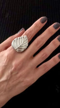 Cargar imagen en el visor de la galería, Anillo Foglia
