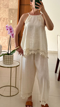 Cargar imagen en el visor de la galería, Set Crema de Lino con Crochet
