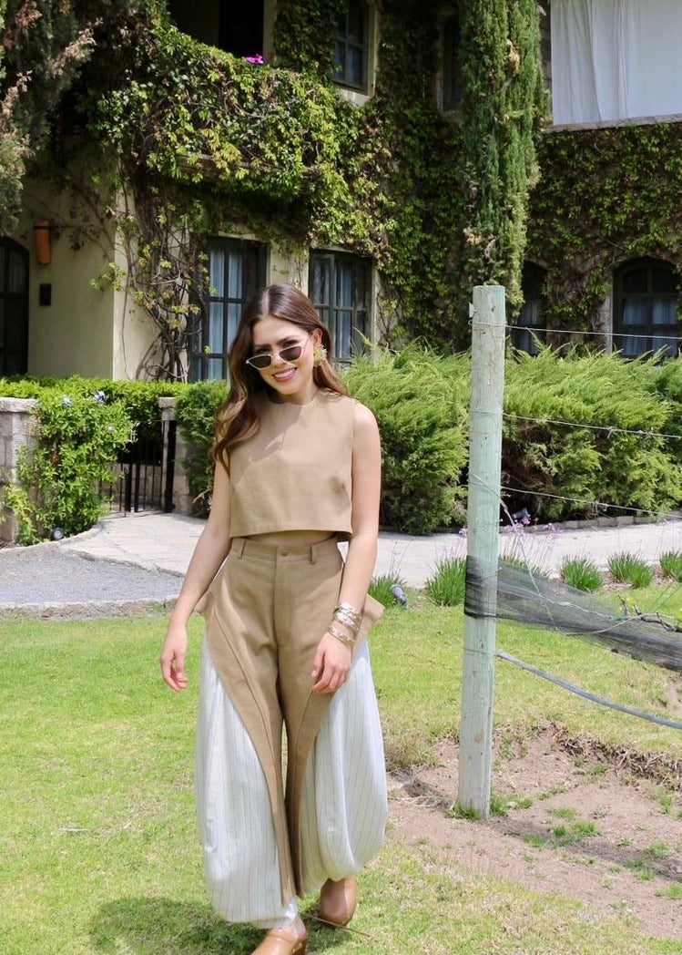 Top camel corto estructurado para mujer