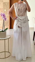 Cargar imagen en el visor de la galería, Blusa Blanca con Estampado
