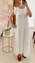 Cargar imagen en el visor de la galería, Vestido Blanco Plisado
