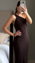 Cargar imagen en el visor de la galería, Vestido Chocolate One Shoulder

