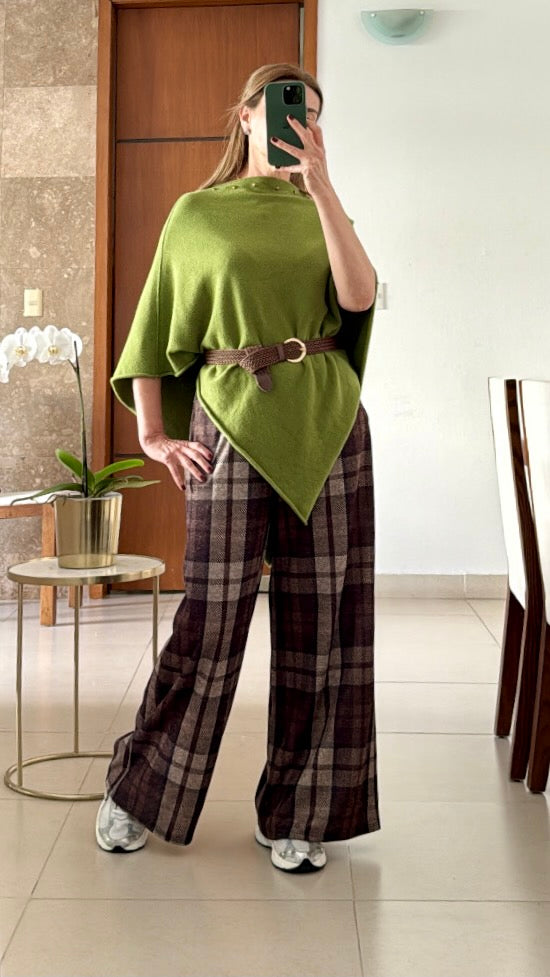 Blusa Tipo Poncho con Estoperoles