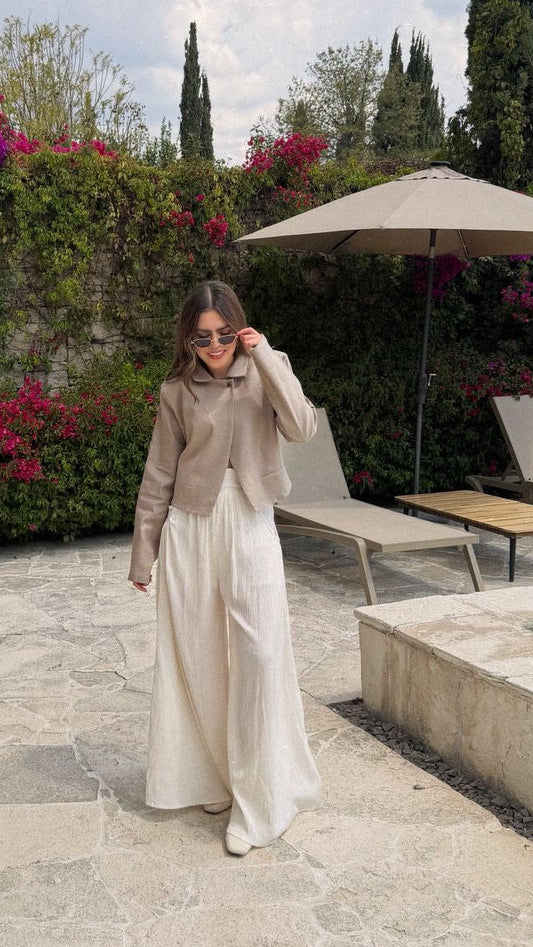 Pantalón palazzo pierna ancha blanco roto, vista de detalle