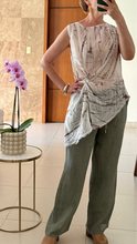 Cargar imagen en el visor de la galería, Blusa Blanca con Estampado
