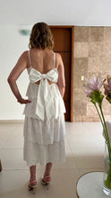 Cargar imagen en el visor de la galería, Vestido midi blanco con lazo en la espalda, vista trasera
