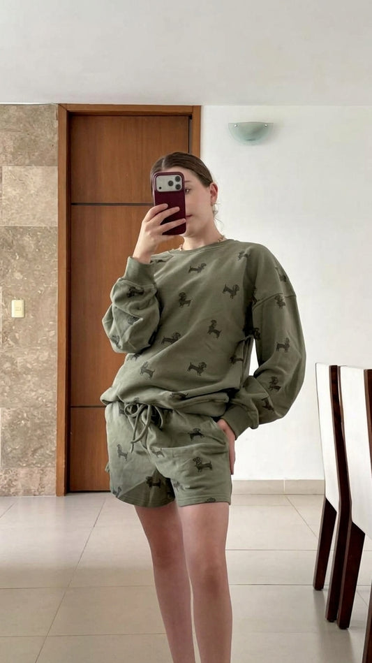 Set Verde Olivo con Estampado de Perritos