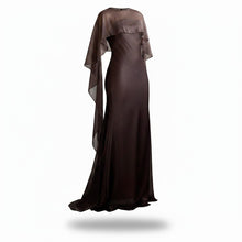 Cargar imagen en el visor de la galería, Vestido largo chocolate con capa removible para mujer
